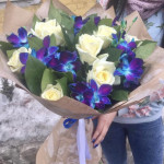 Сердце из хризантем и клубники - магазин цветов «Лепесток» в Курске