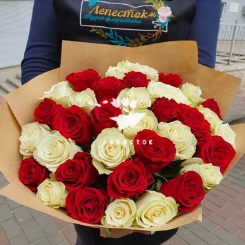 Букеты цветов до 1000 рублей
